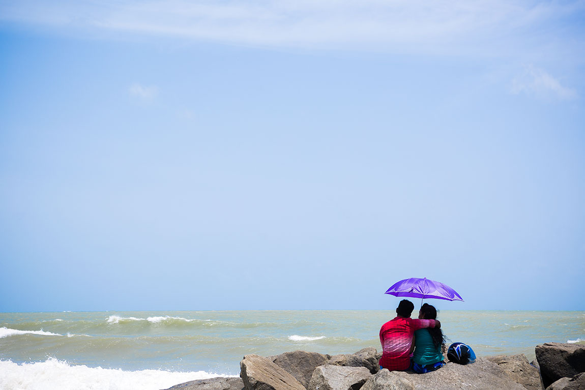 Sri Lankan couple love shoot in Negombo beach, Sri Lanka